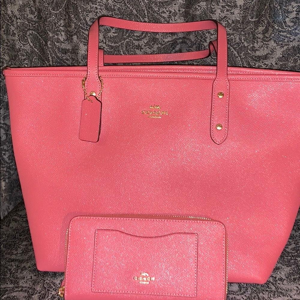 Coach coral glitter Ava   /wallet